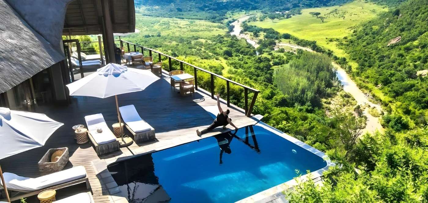 The infinity pool on the cliff edge, with the Sundays River in the valley below