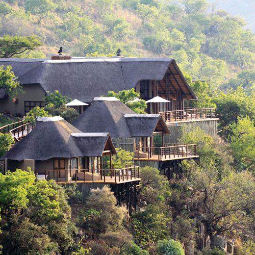 Esiweni&rsquo;s suites, built into the cliff