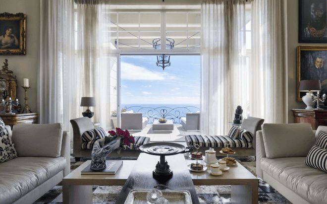The drawing room, open to the sea