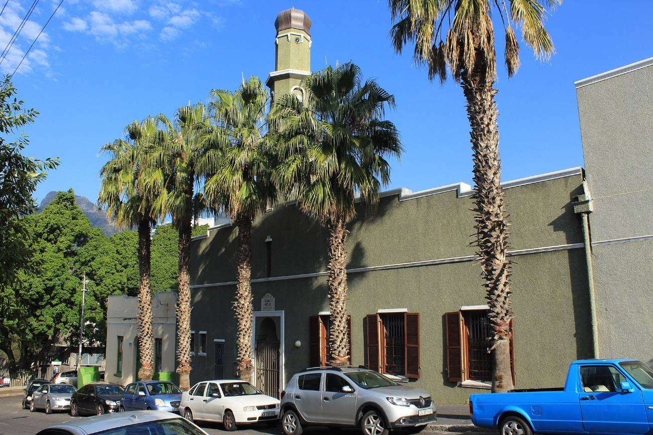 The Auwal Mosque on Dorp Street, with palm trees in front